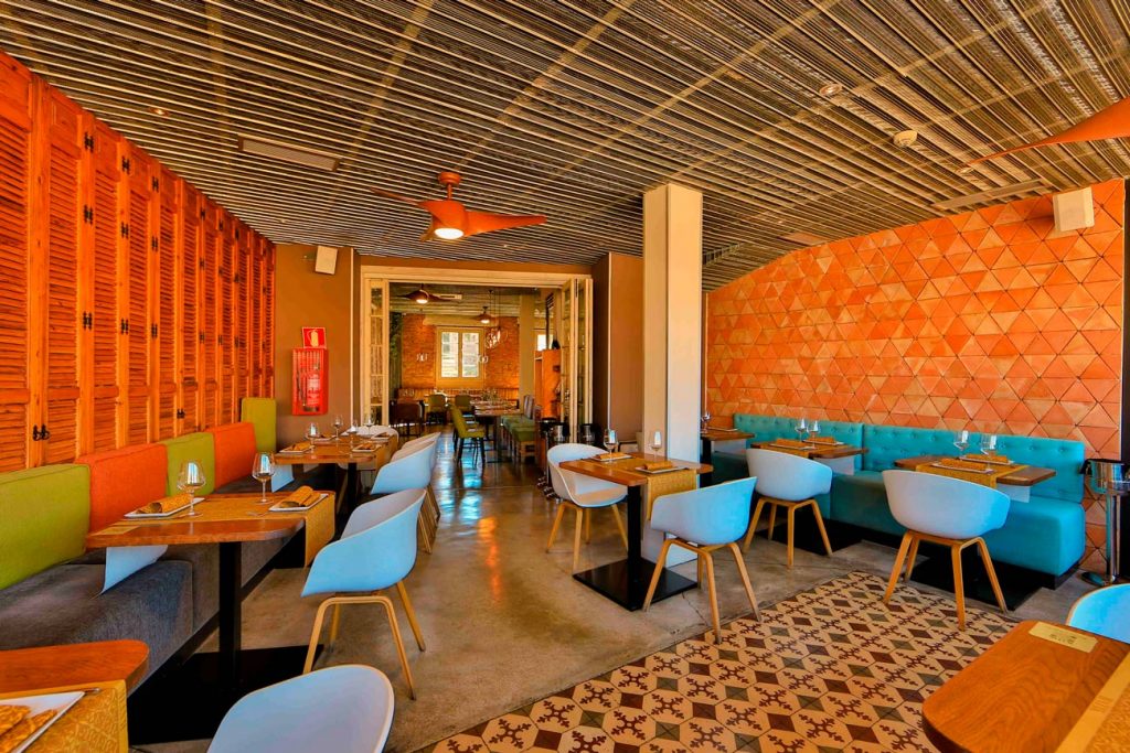 Espacio para cenas formales del restaurante batik de malaga