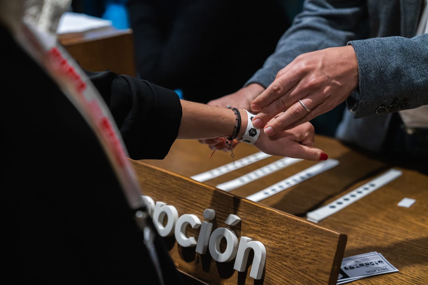 Persona accediendo al evento deportivo en Málaga de Grupo Premium