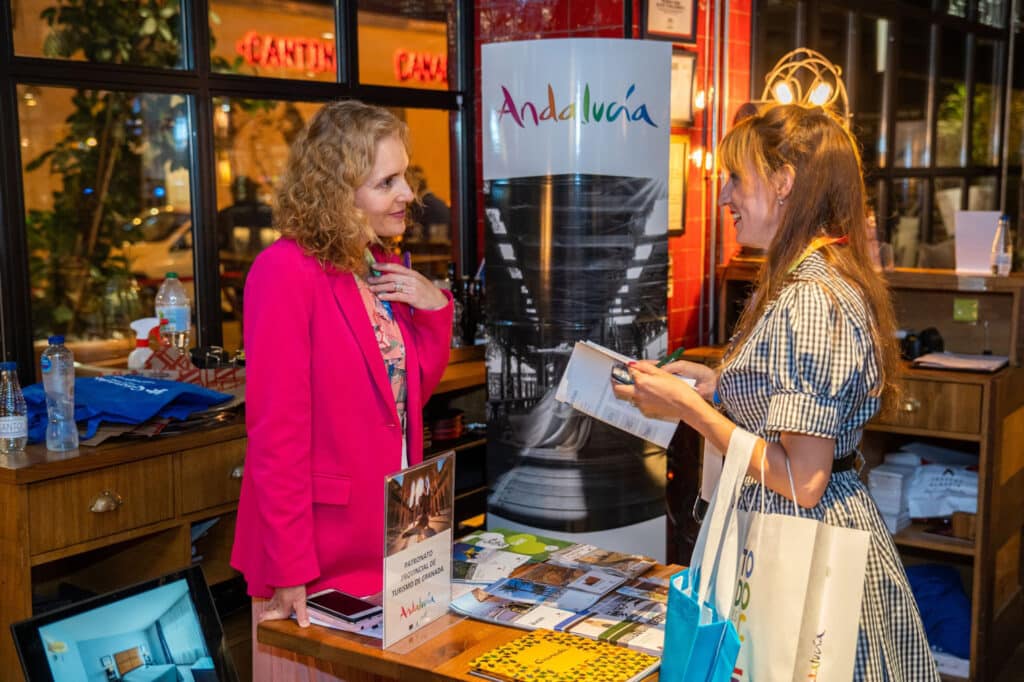 jornadas turismo andalucía personas hablando